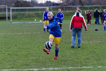 Bild 11 - B-Juniorinnen TSV Gnutz o.W. - SV Henstedt Ulzburg II : Ergebnis: ca. 5:0